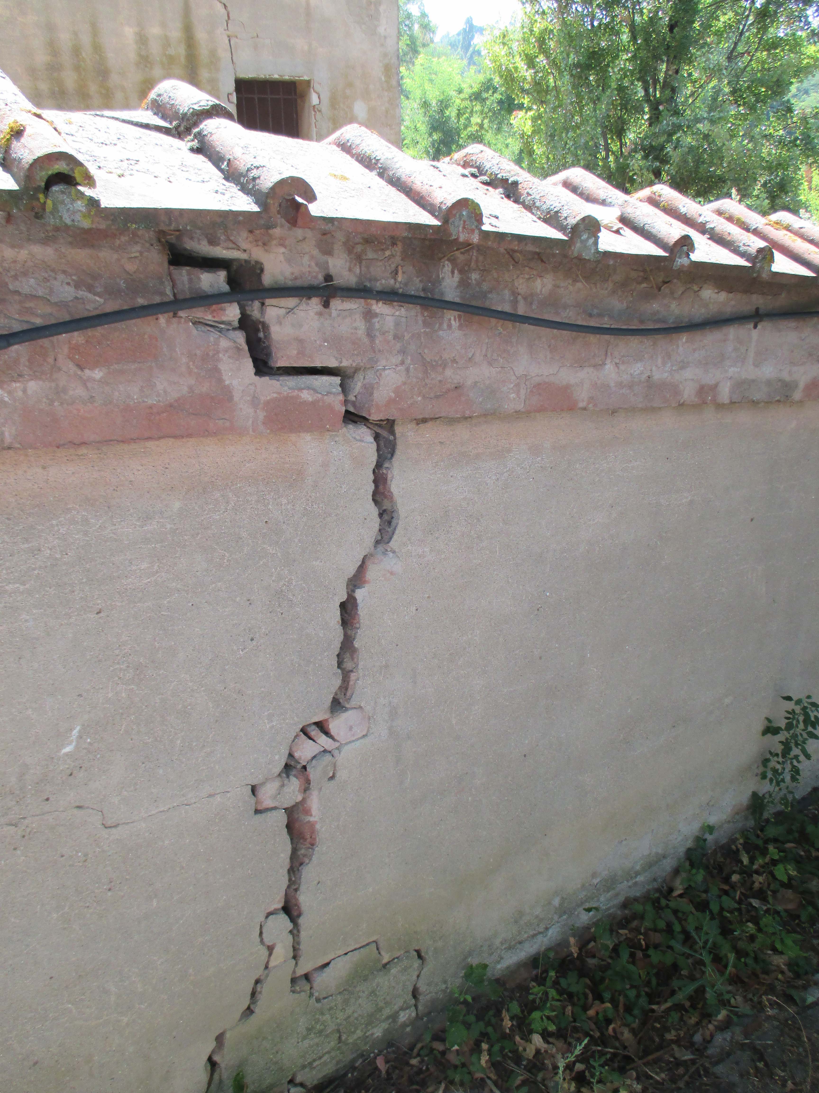 Crepe nei muri pericolose: come capire quando intervenire per ripararle in tempo