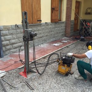 Iniezione resine espandenti per consolidamento fondazioni