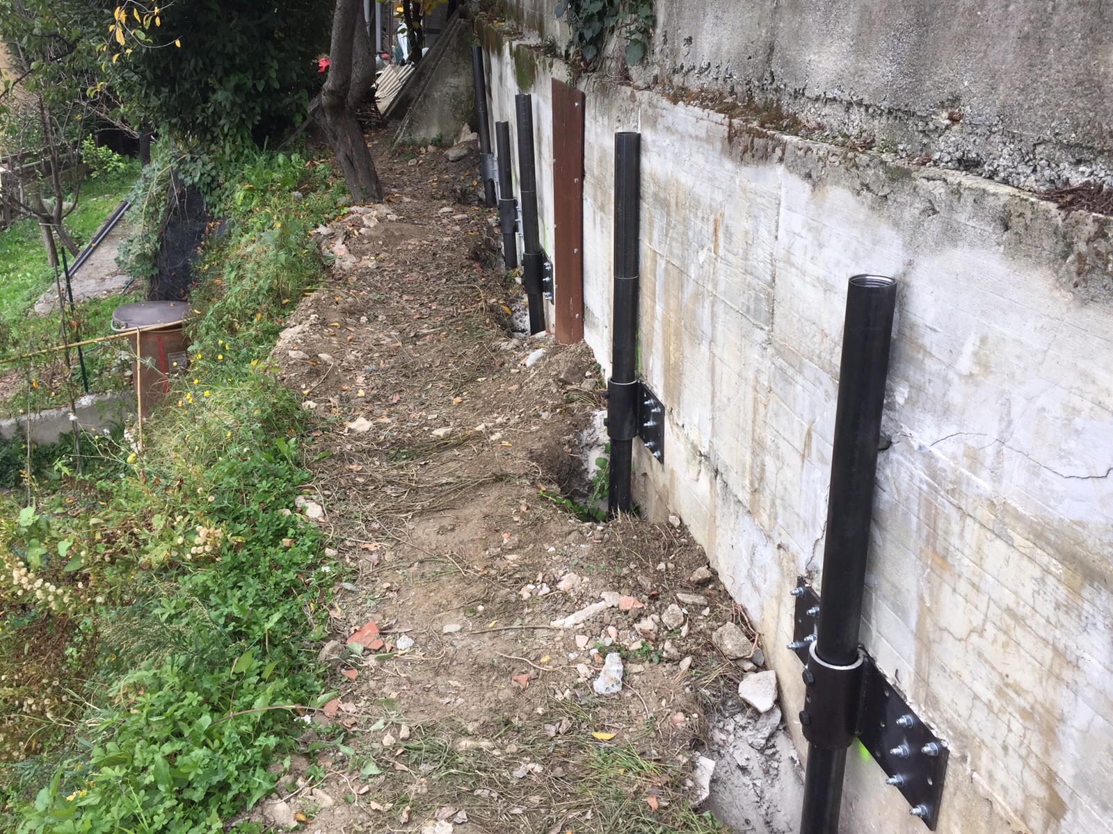 Micropali consolidamento fondazioni – Muro in cemento armato Micropali consolidamento fondazioni - Muro in cemento armato