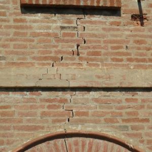 Crepe nei muri a Bologna: soluzioni al consolidamento