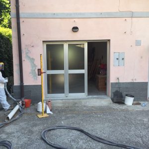 Iniezione di resine espandenti per consolidare case a Genova