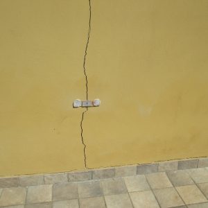 Crepa con fessurimetro - Rimuovere crepe sulle pareti
