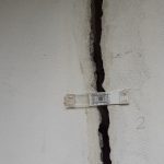 fondazione a platea e lesione di giunto con fessurimetro