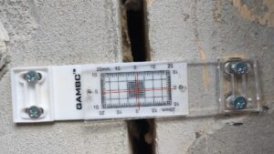 fessurimetro per monitorare crepa verticale